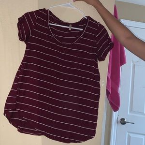 Striped tee burgundy and white lines
